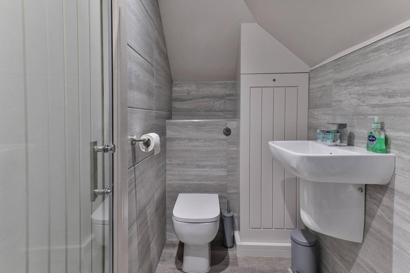 Newly Renovated 3 Bed 2 Bath Apartment & Parking Sheffield Exterior photo
