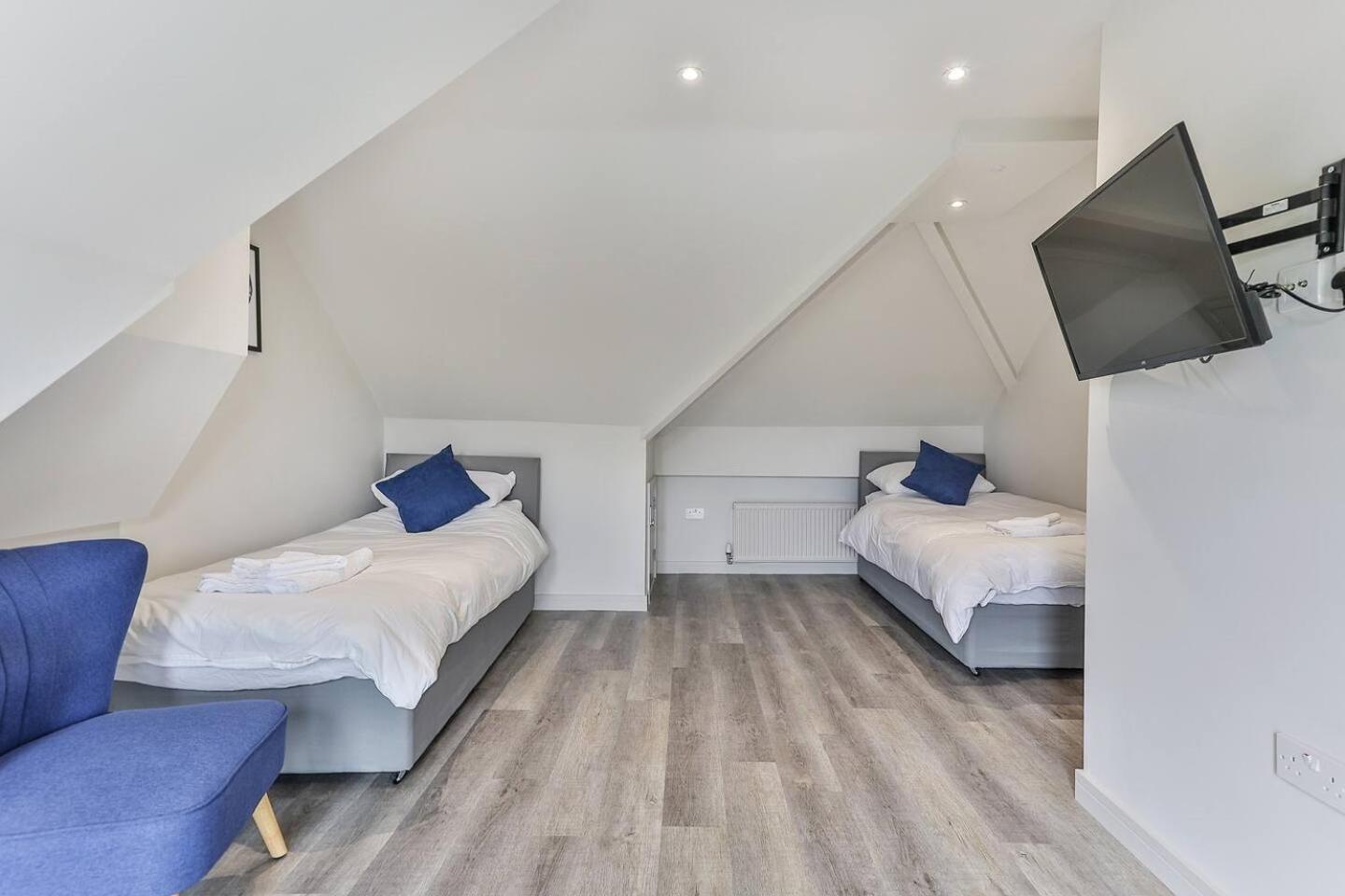 Newly Renovated 3 Bed 2 Bath Apartment & Parking Sheffield Exterior photo
