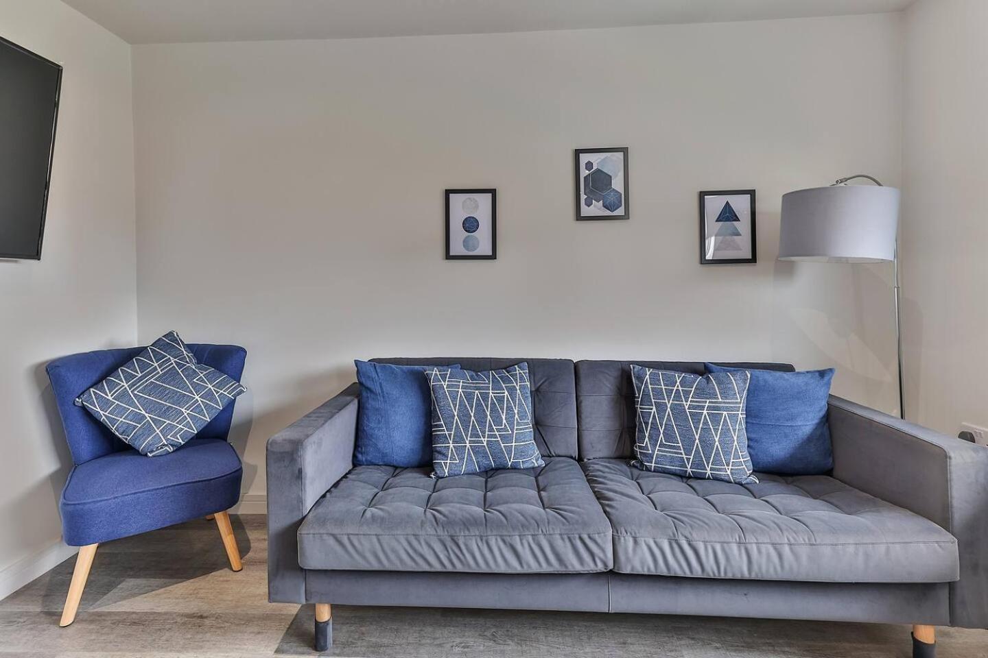 Newly Renovated 3 Bed 2 Bath Apartment & Parking Sheffield Exterior photo