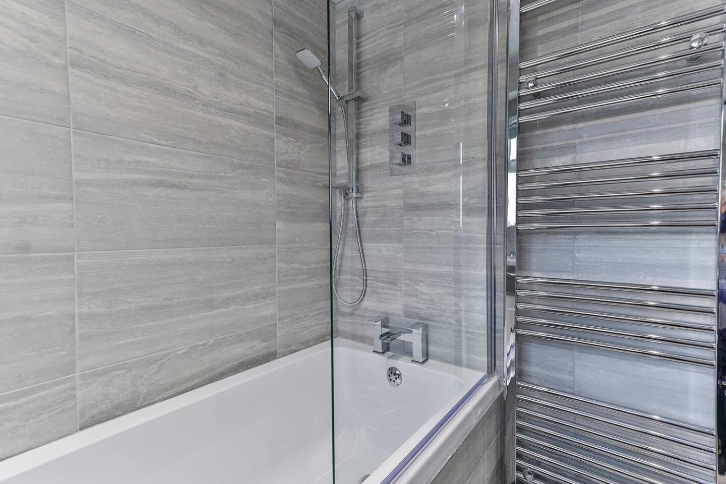 Newly Renovated 3 Bed 2 Bath Apartment & Parking Sheffield Exterior photo