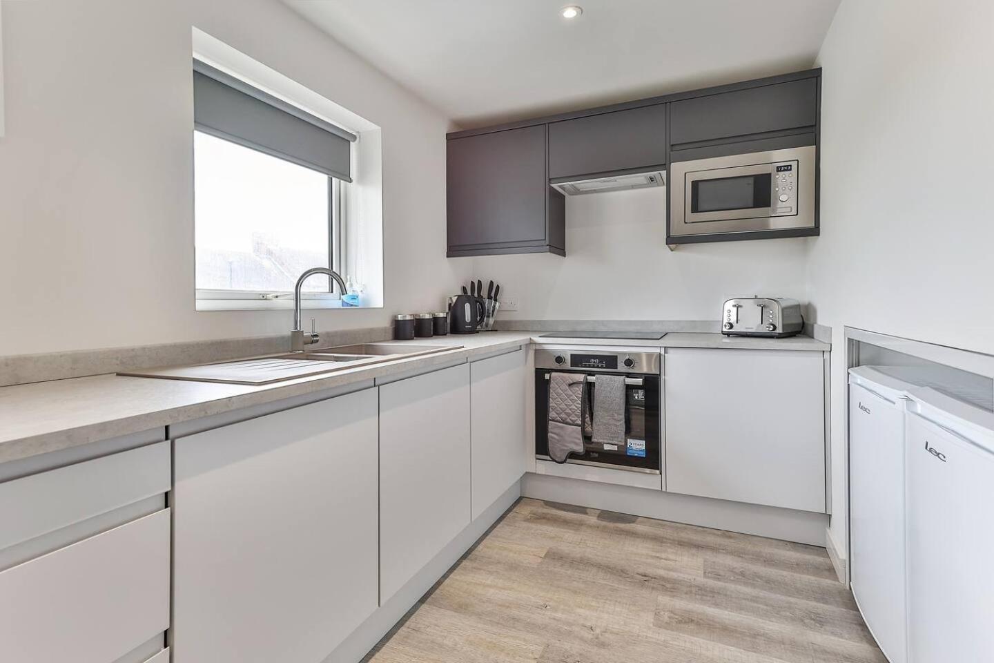 Newly Renovated 3 Bed 2 Bath Apartment & Parking Sheffield Exterior photo